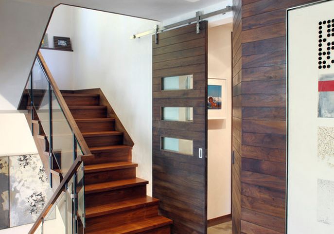 les portes en bois des chambres