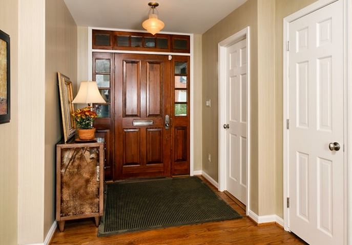 les portes en bois des chambres