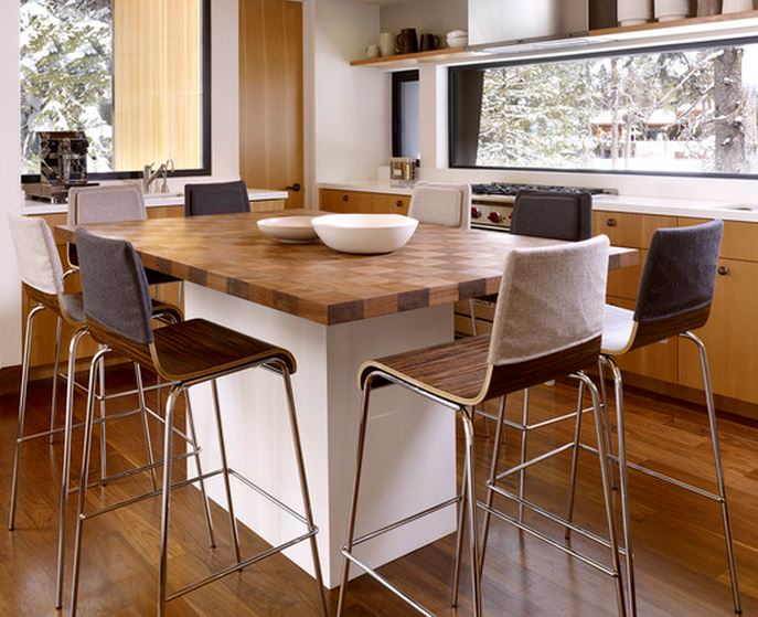 petit cuisine avec îlot central