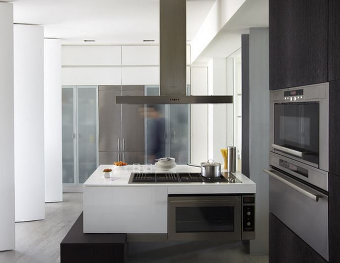 petit cuisine avec îlot central